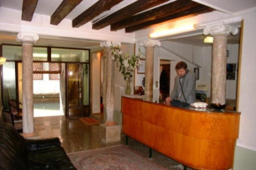 Гостиница Hotel Caneva  Венеция